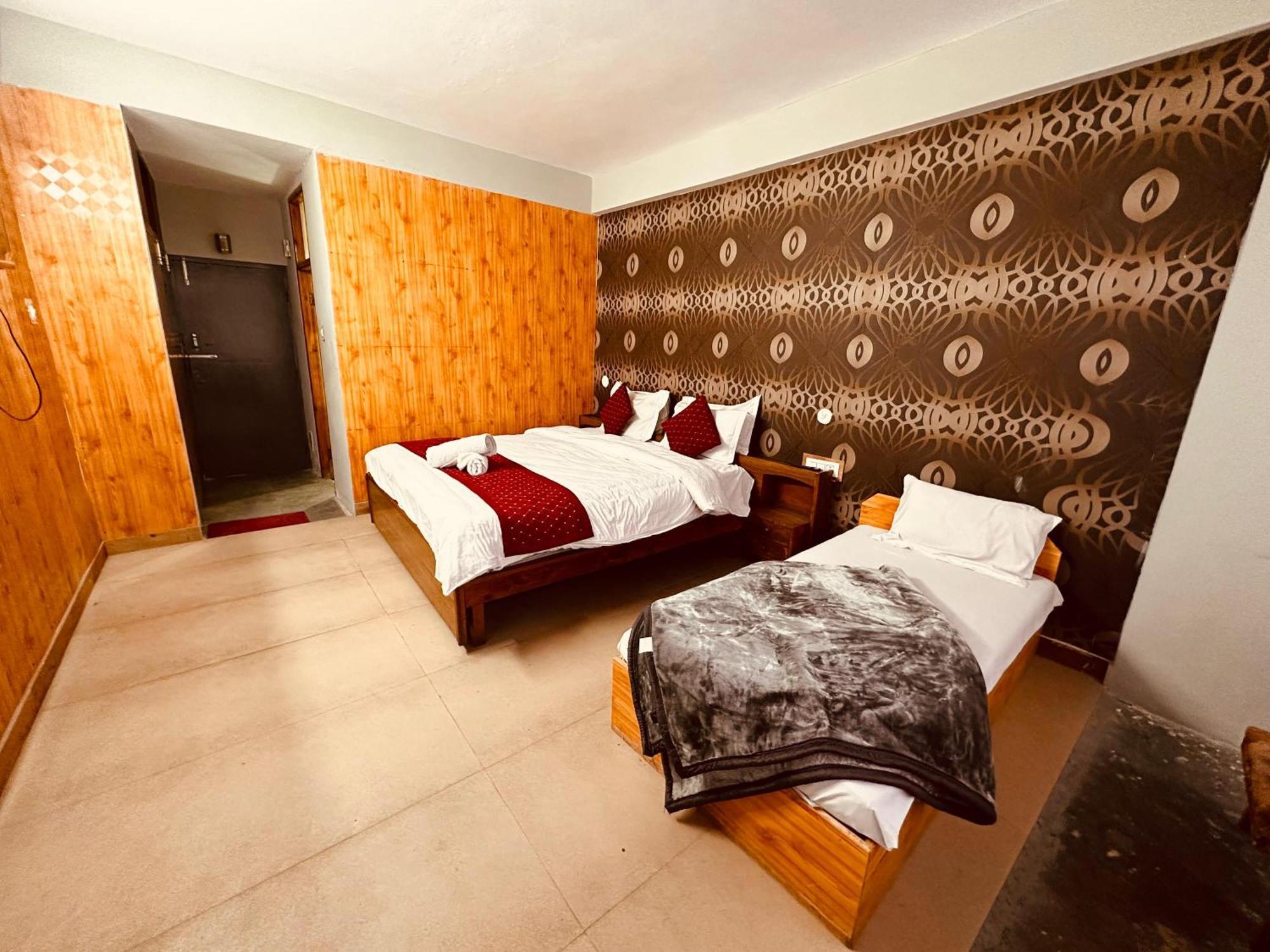Hotel D Kanchan Manali Esterno foto